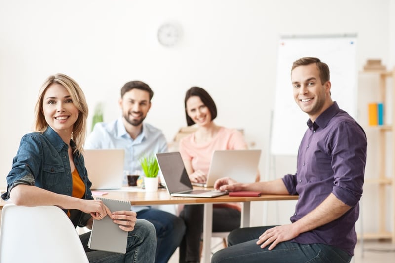 коллеги выскажите. стресс в офисе. влюбилась в начальника. цитаты про коллектив. встреча коллег.